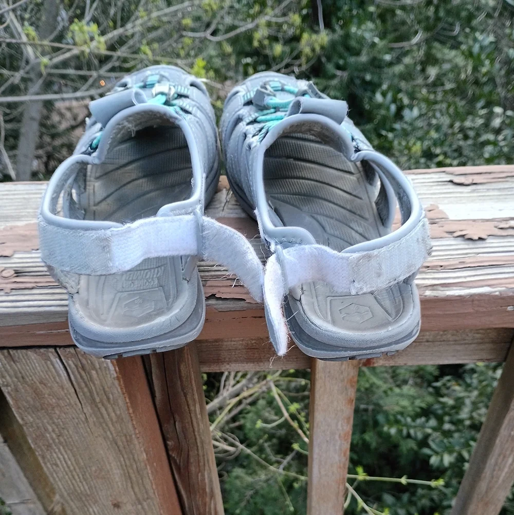 Khombu Ashley Gray Women's Sandals Sz 7